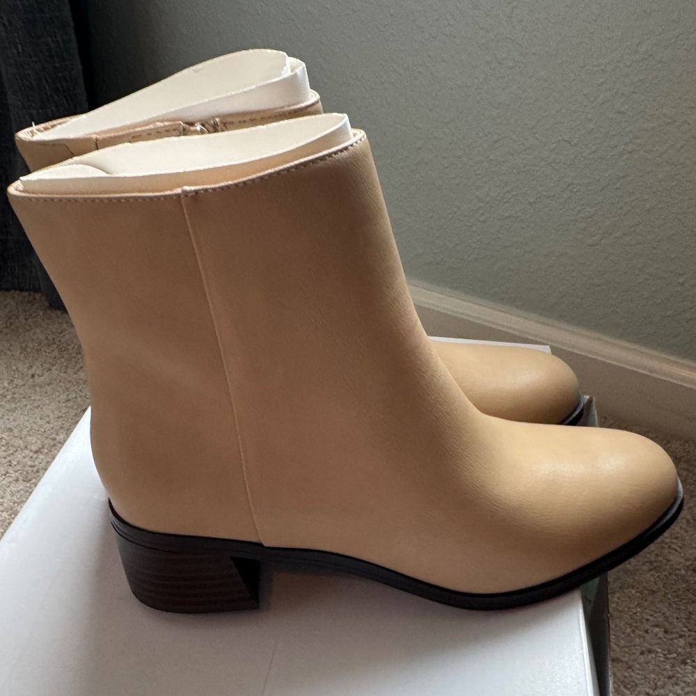 Size 8 Women’s Heeled Boots